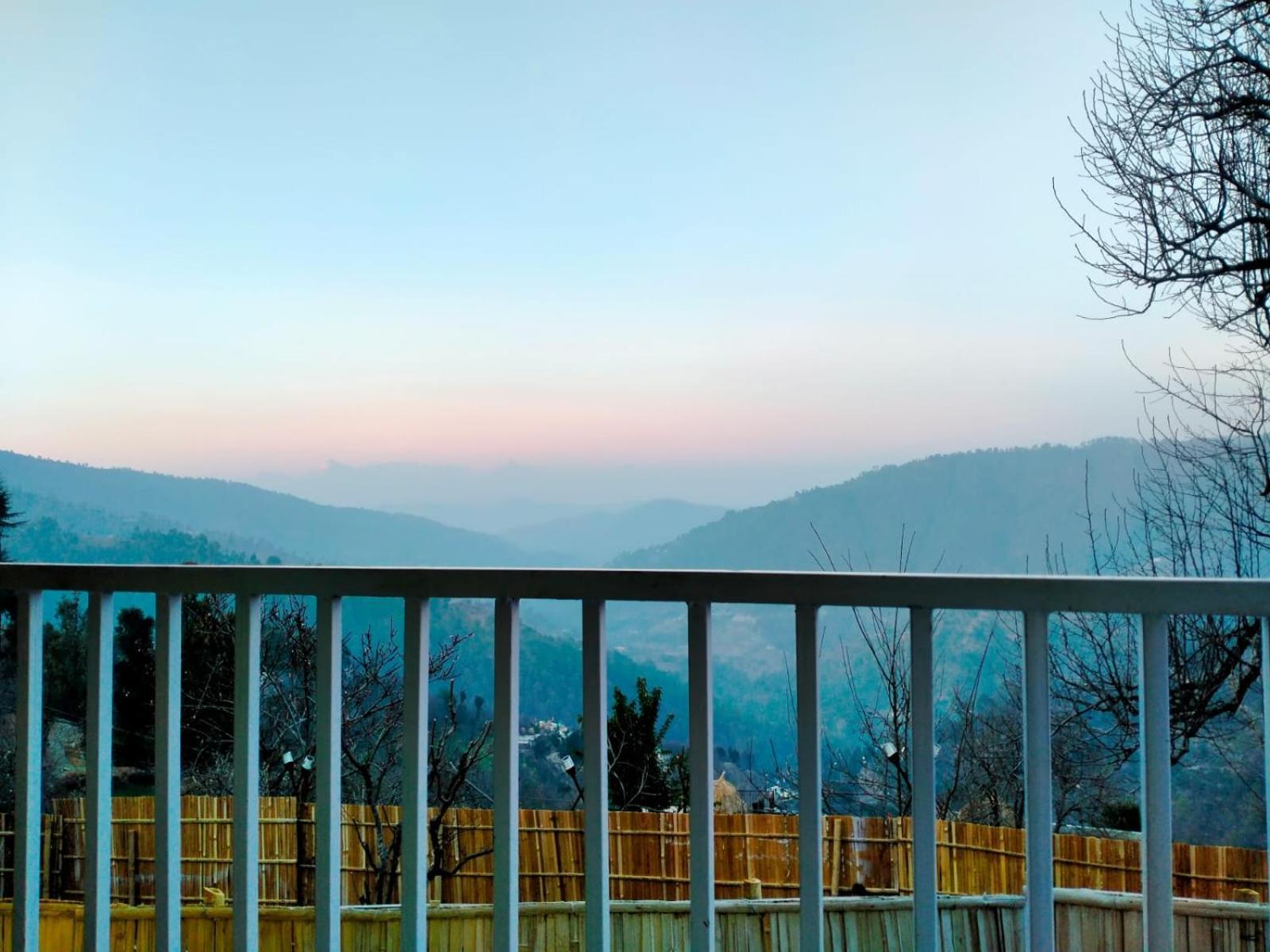 The Pahadi Nest Mukteshwar Hotel Exterior photo